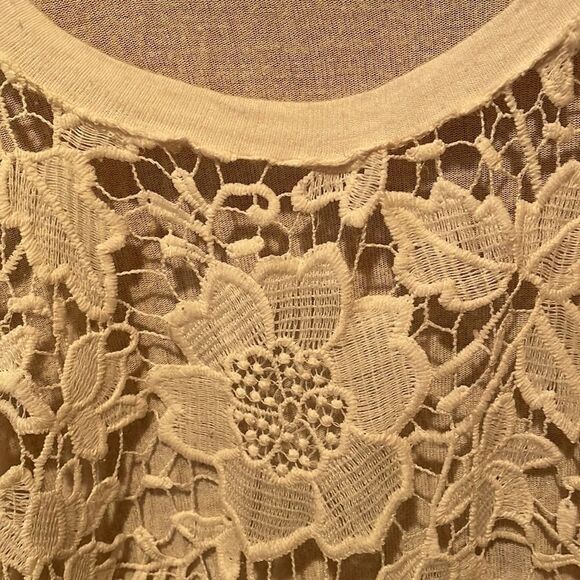 Eyeshadow white and cream lace see through top - Picture 3 of 6